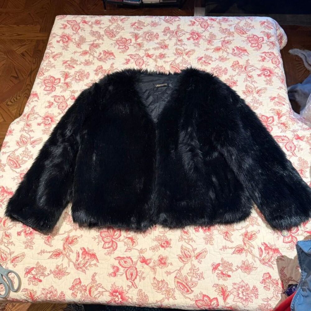 Y2K 2000s Black Fur super cute Outerwear Jacket!